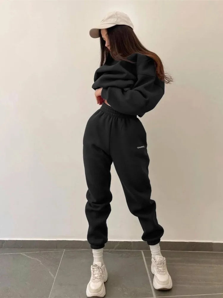 Fall Outfits & Winter Casual Sports Women's Suit: Warm Hoodie & Pants 2-Piece Set 2024 https://sammyskfootball.com